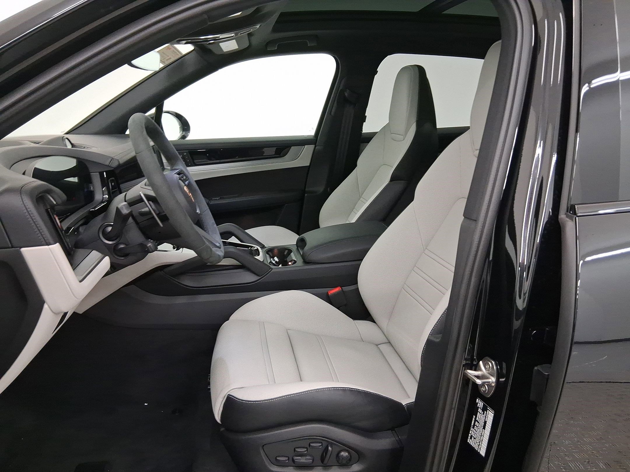 New 2026 Porsche Cayenne S image 5