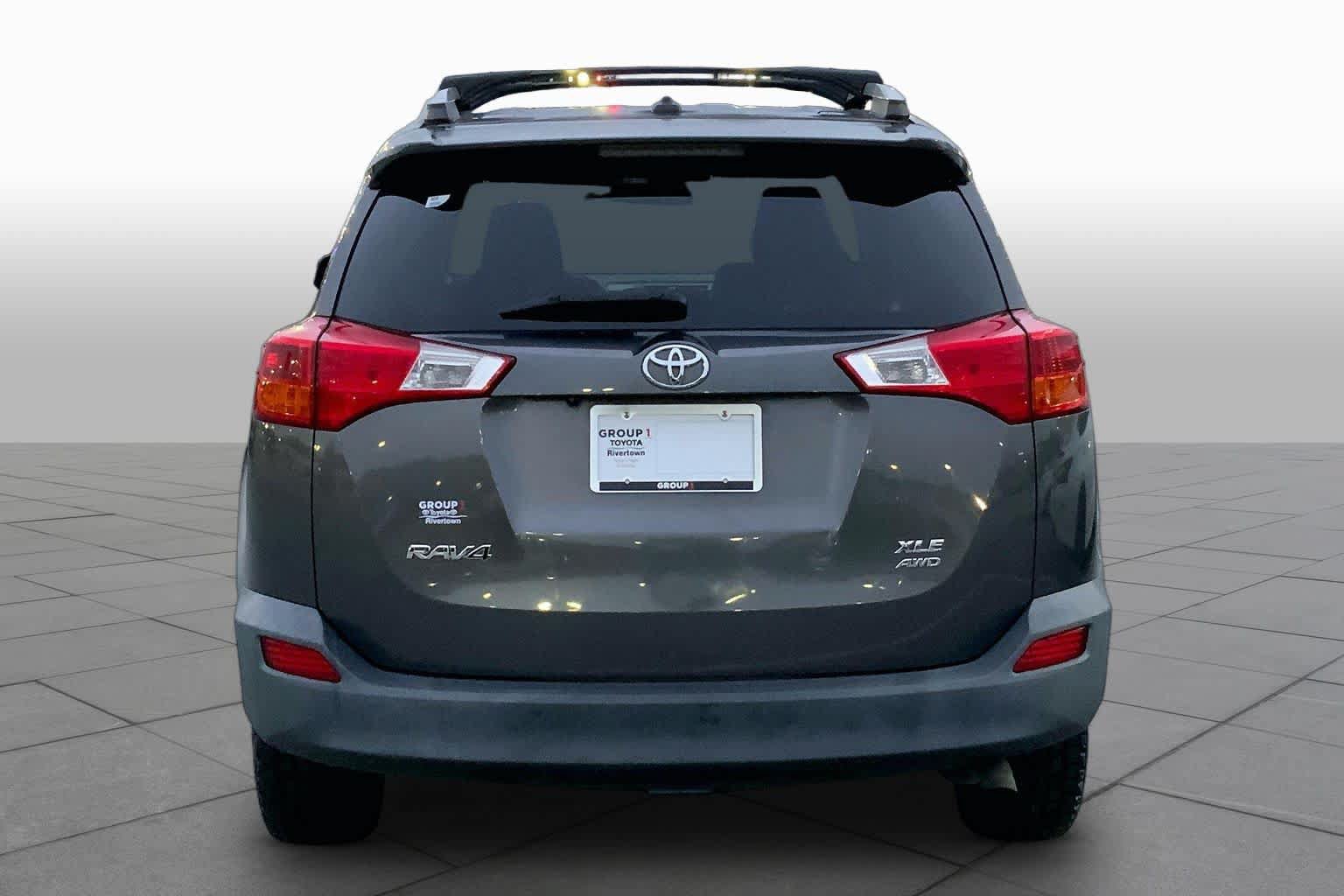 Used 2015 Toyota RAV4 XLE AWD/4WD image 4