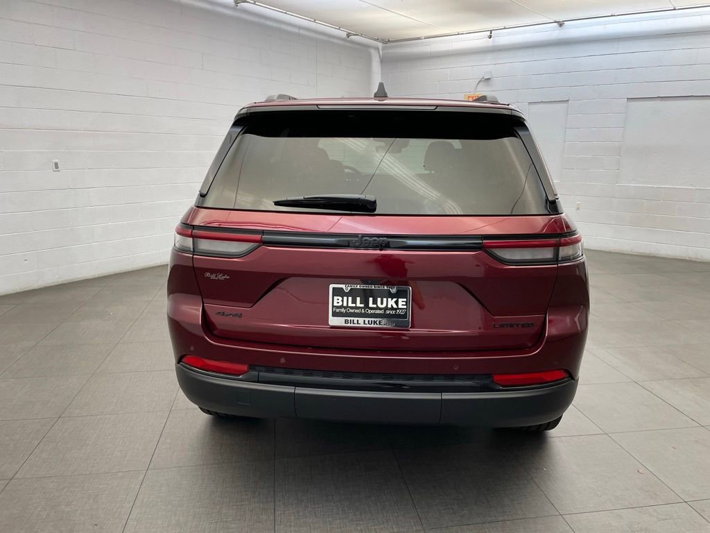 New 2025 Jeep Grand Cherokee Limited w/ Black Appearance Package AWD/4WD image 4