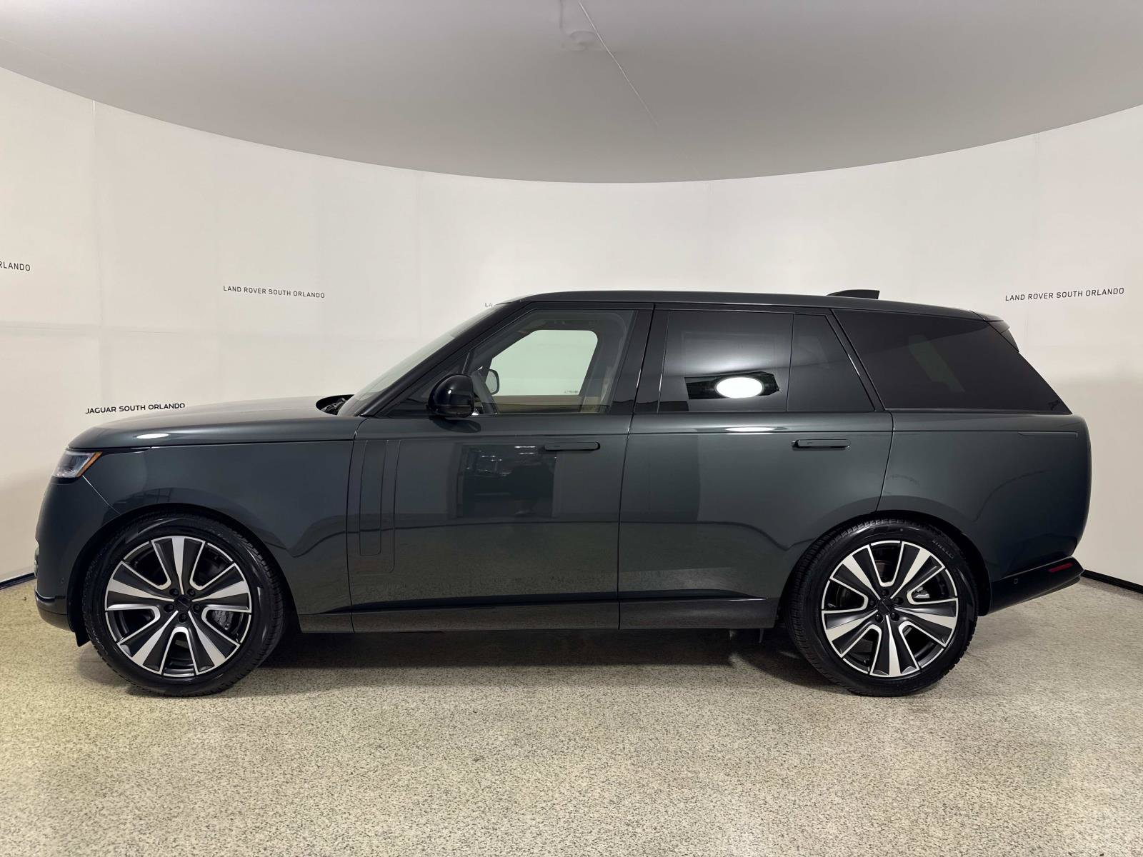 New 2026 Land Rover Range Rover SE AWD/4WD image 2