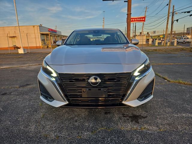 Used 2023 Nissan Altima 2.5 SV FWD image 3