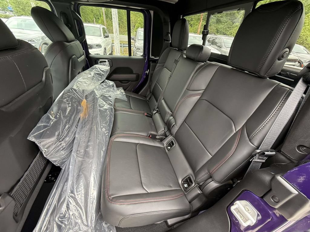 New 2026 Jeep Gladiator Rubicon AWD/4WD image 13