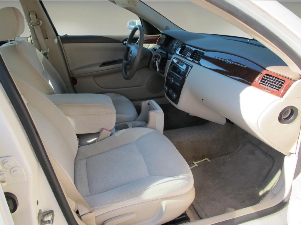 Used 2008 Chevrolet Impala LT FWD image 25