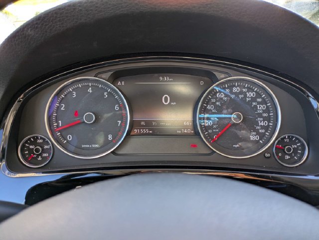 Used 2016 Volkswagen Touareg Sport AWD/4WD image 27