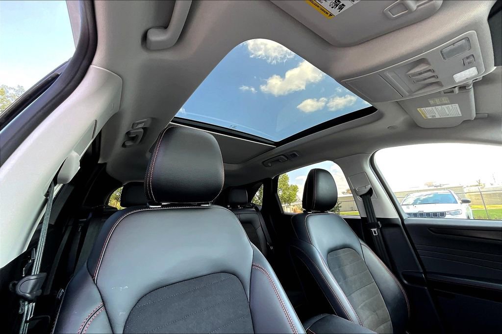 Used 2022 Ford Escape SEL w/ SEL Stealth AWD Package image 23