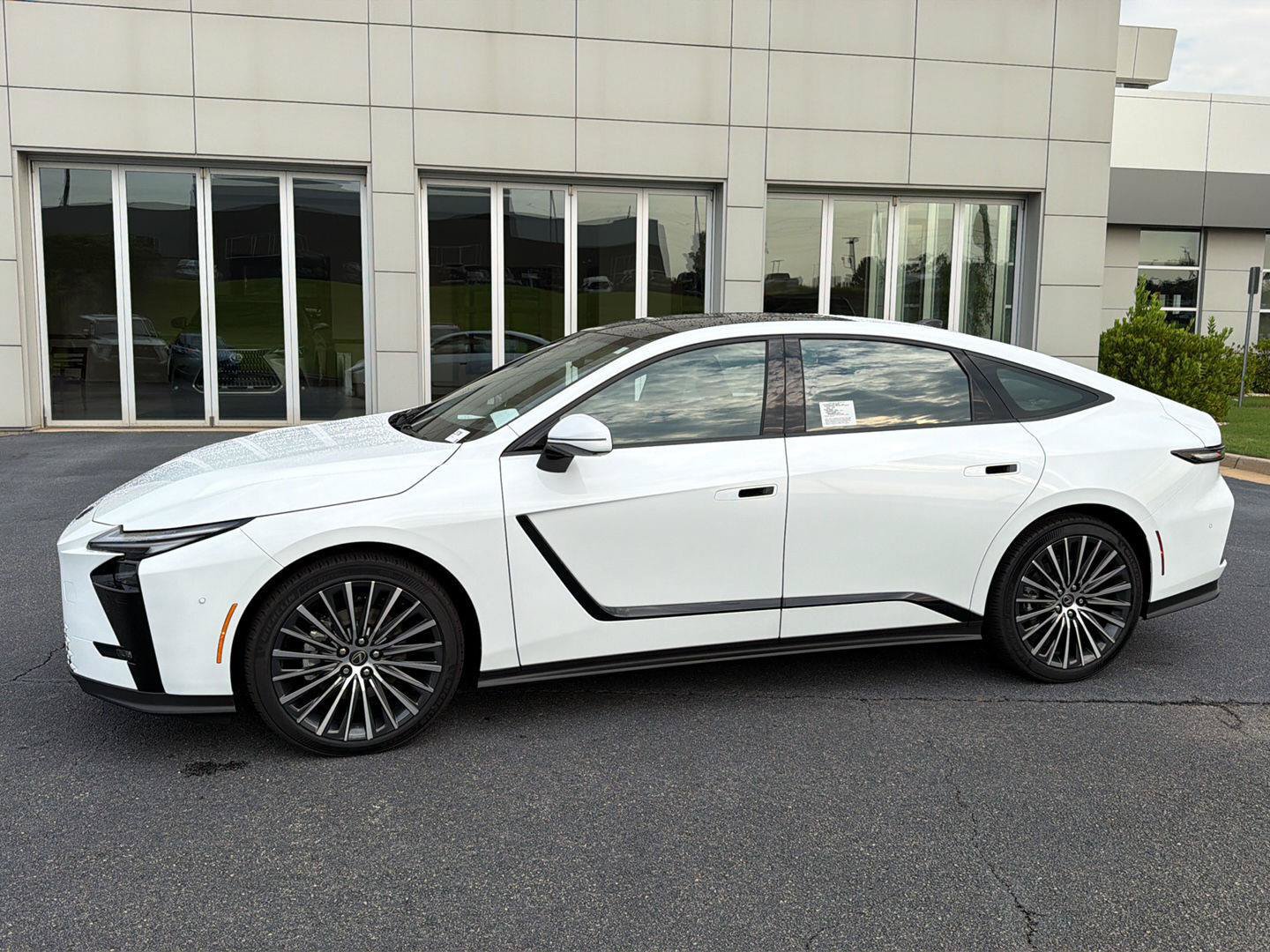 New 2026 Lexus ES 350e w/ Accessory Package (Z2) FWD image 3