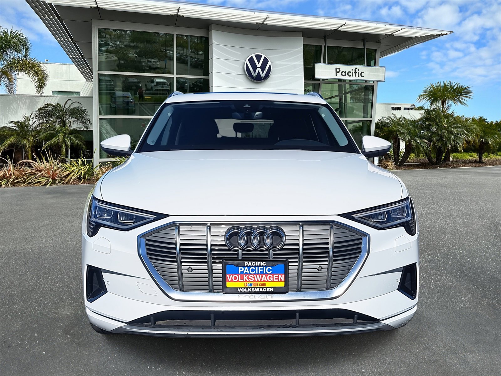 Used 2023 Audi e-tron Premium image 2