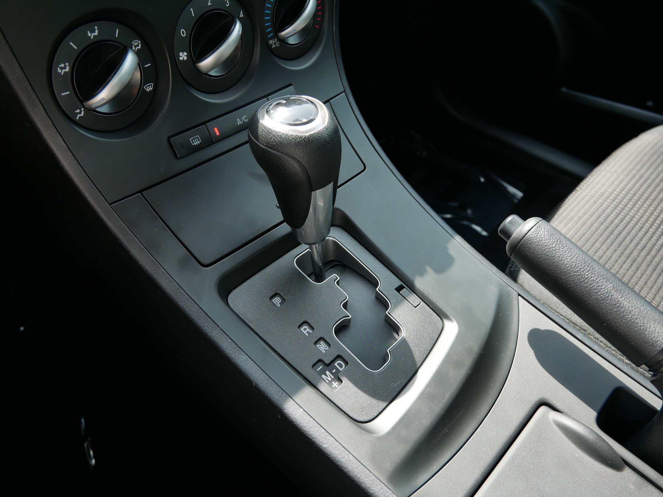 Used 2013 MAZDA MAZDA3 i Sport FWD image 25
