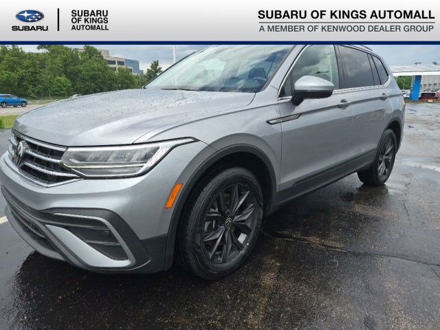 Used 2024 Volkswagen Tiguan SE AWD/4WD image 1