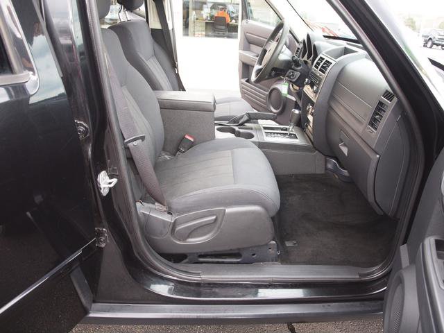 Used 2011 Dodge Nitro Heat w/ Popular Equipment Group image 6
