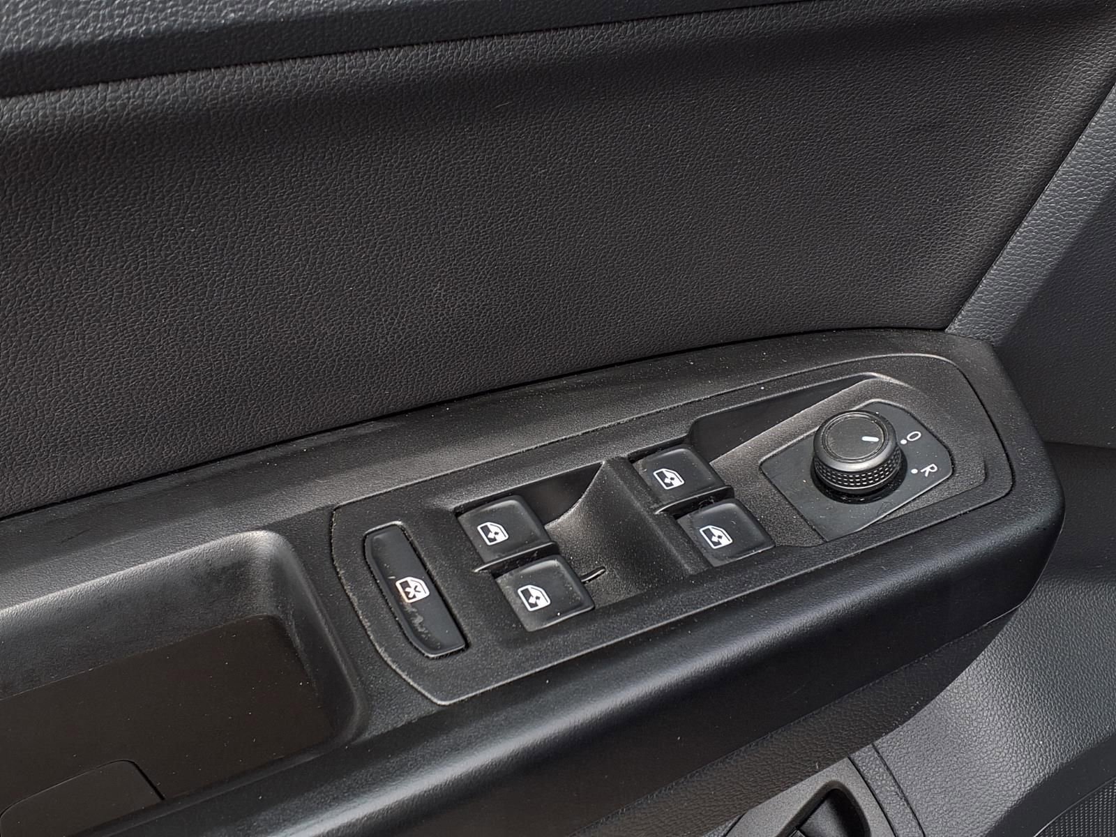 Used 2020 Volkswagen Atlas Cross Sport SE w/ Panoramic Sunroof Package image 18