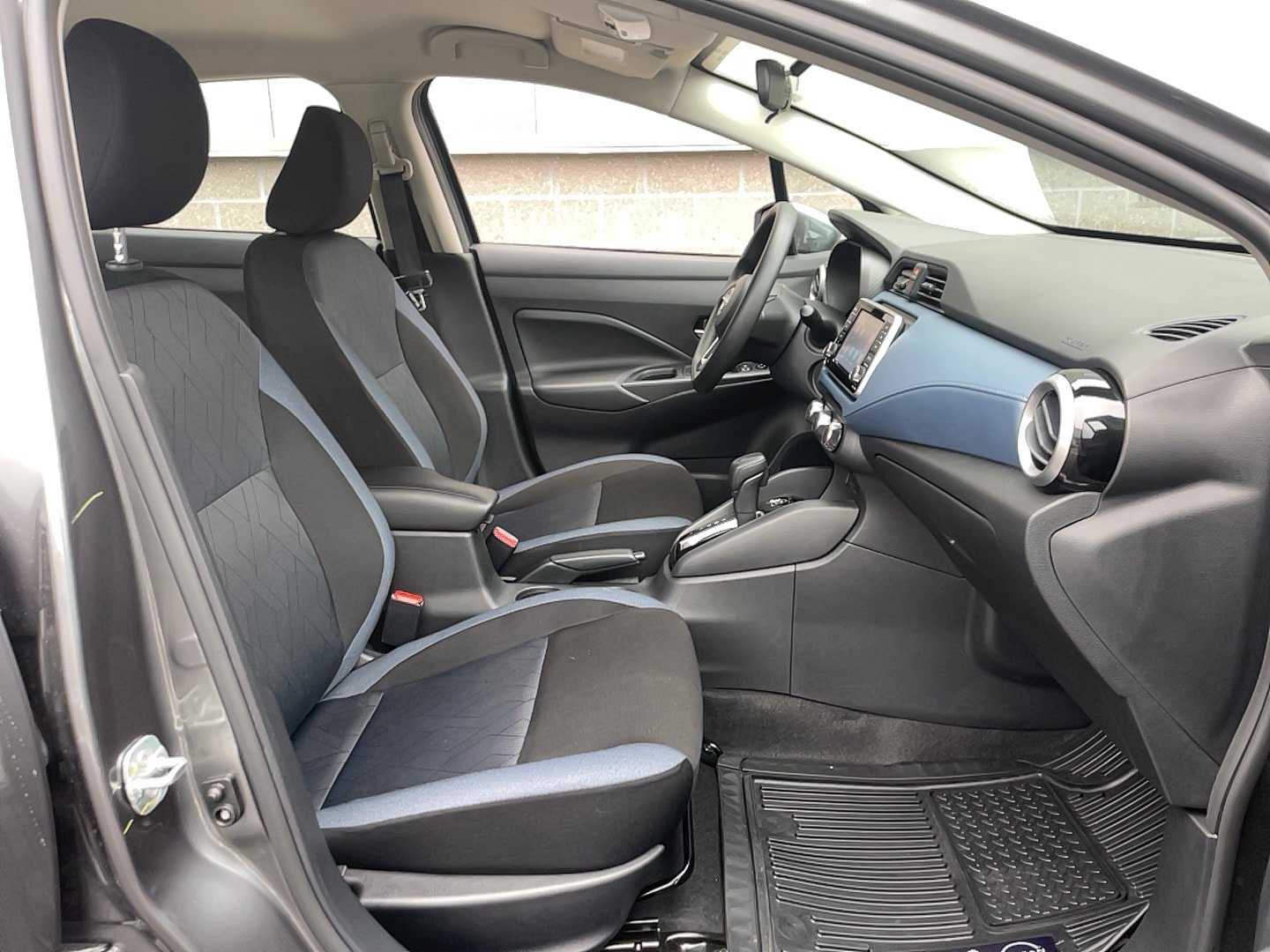 Used 2025 Nissan Versa SV w/ Trunk Package FWD image 14