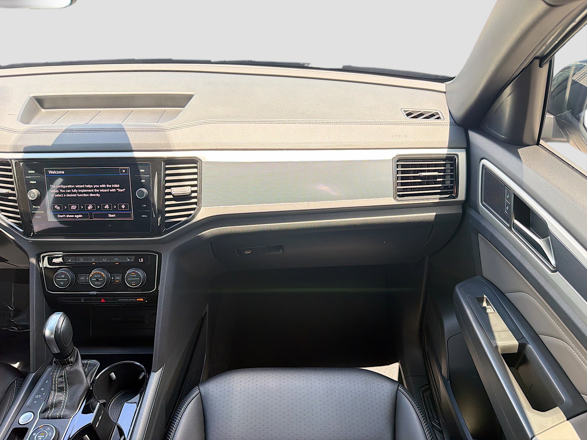 Used 2023 Volkswagen Atlas Cross Sport SEL R-Line AWD/4WD image 18