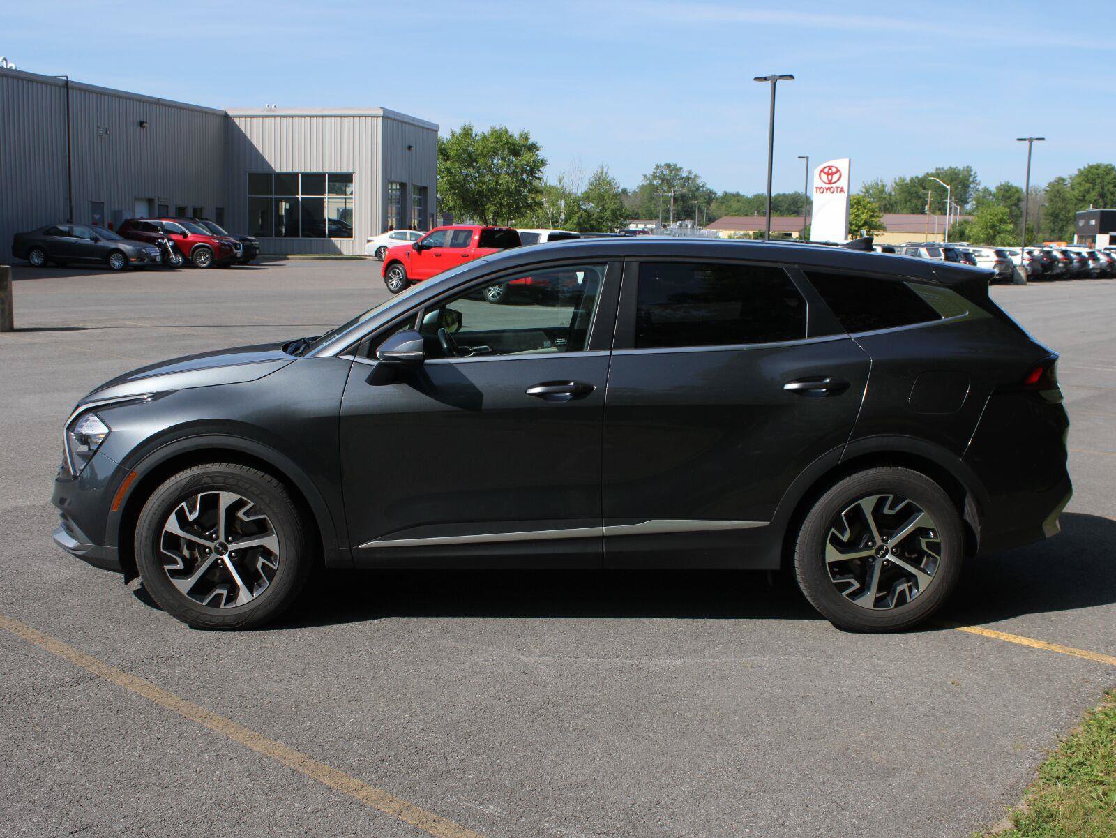 Used 2023 Kia Sportage EX FWD image 5