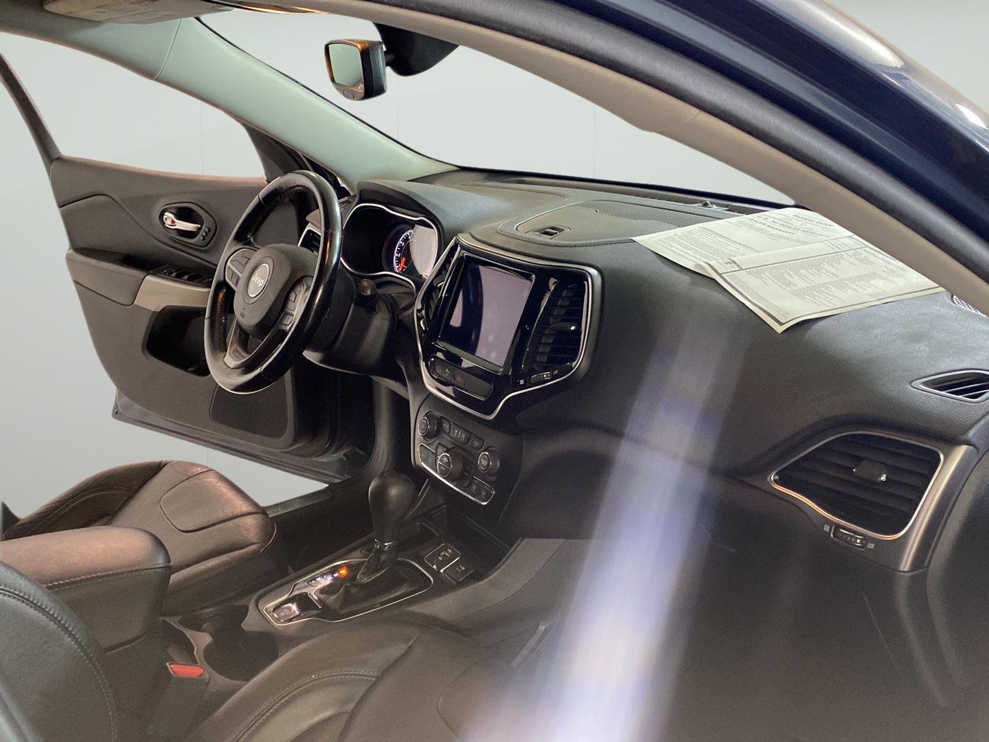Used 2020 Jeep Cherokee Limited FWD image 23