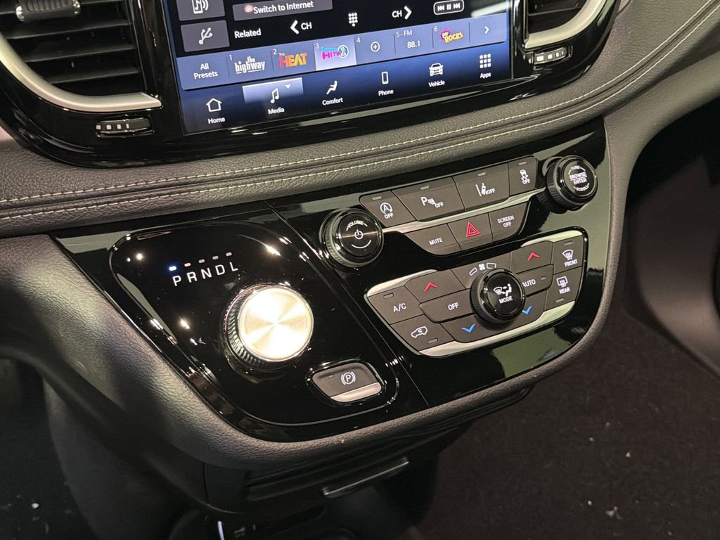 New 2026 Chrysler Pacifica Select FWD image 23