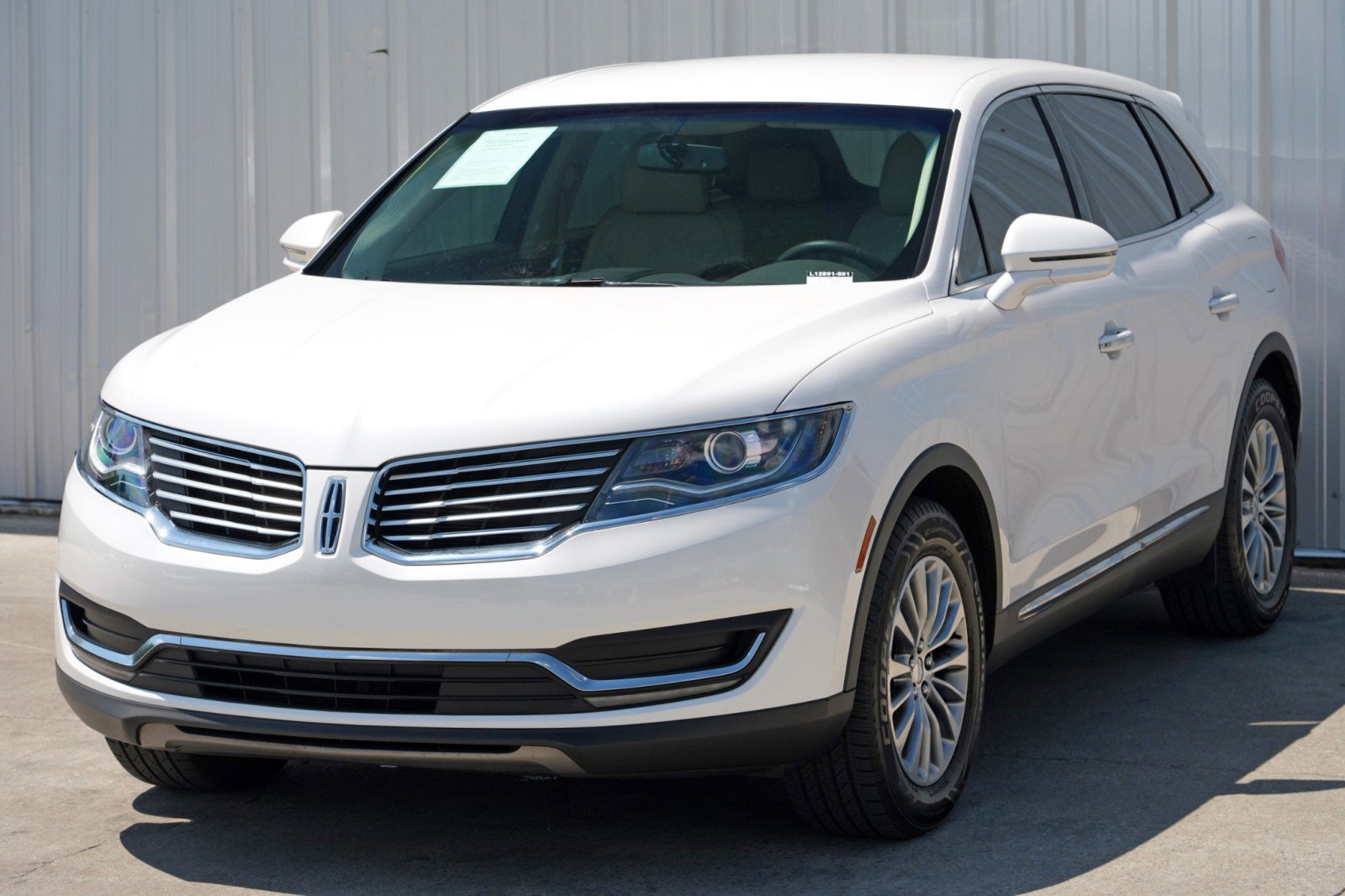 Used 2017 Lincoln MKX Select w/ Select Plus Package image 40