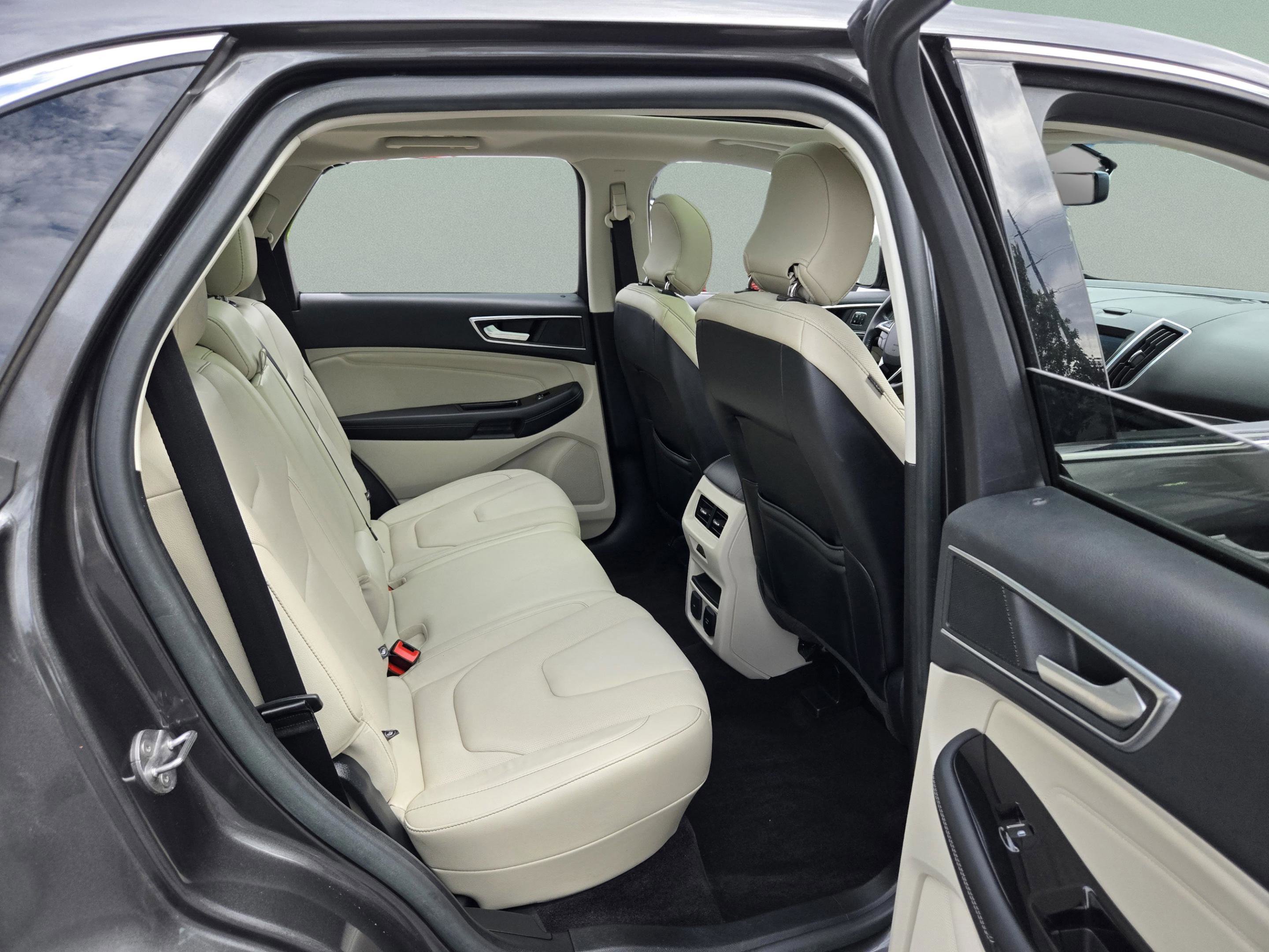 Used 2015 Ford Edge Titanium w/ Equipment Group 301A FWD image 27