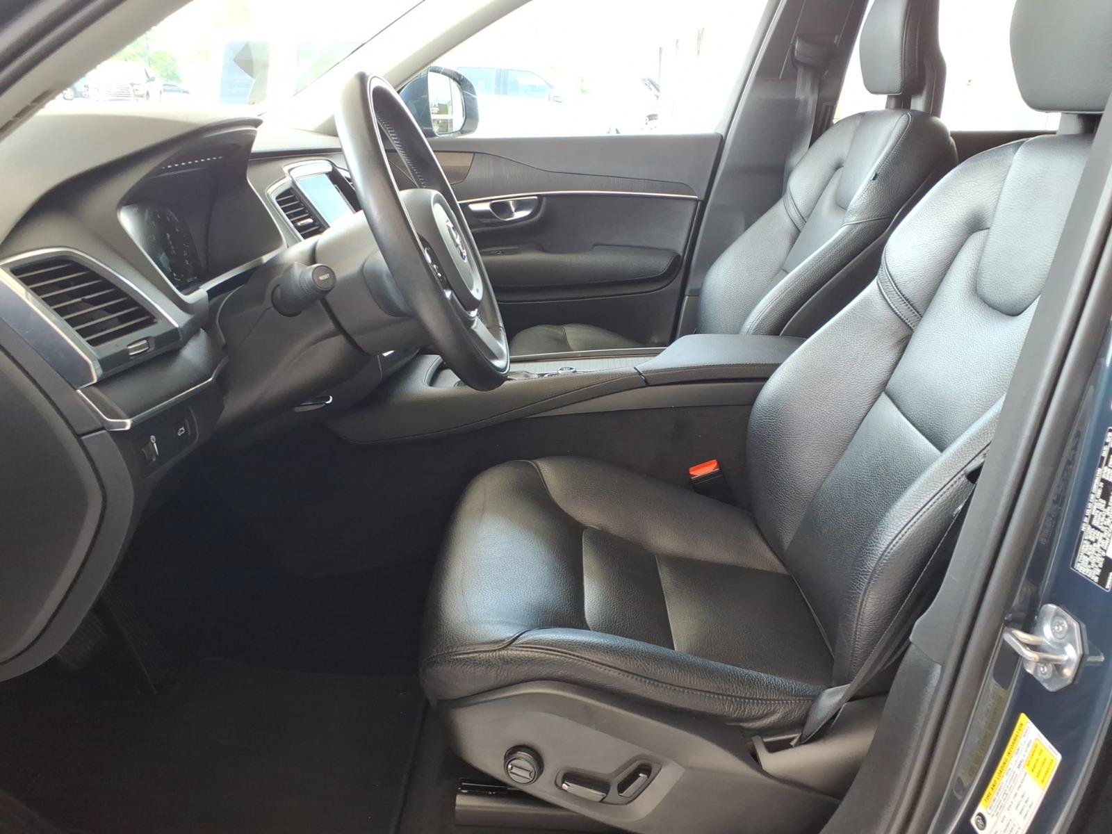 Used 2020 Volvo XC90 T6 Momentum AWD/4WD image 3