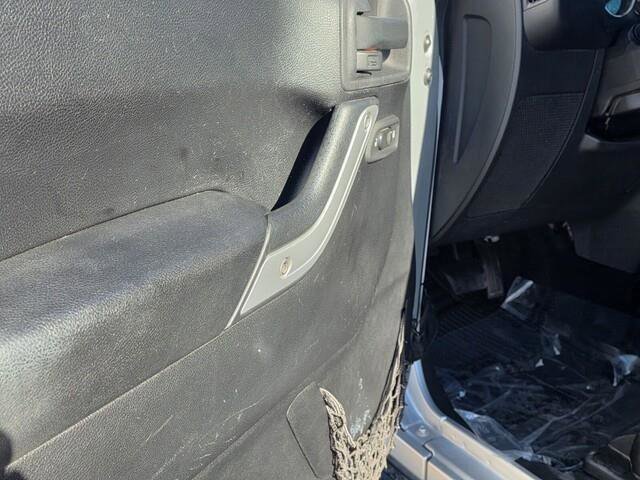 Used 2012 Jeep Wrangler Sahara image 13