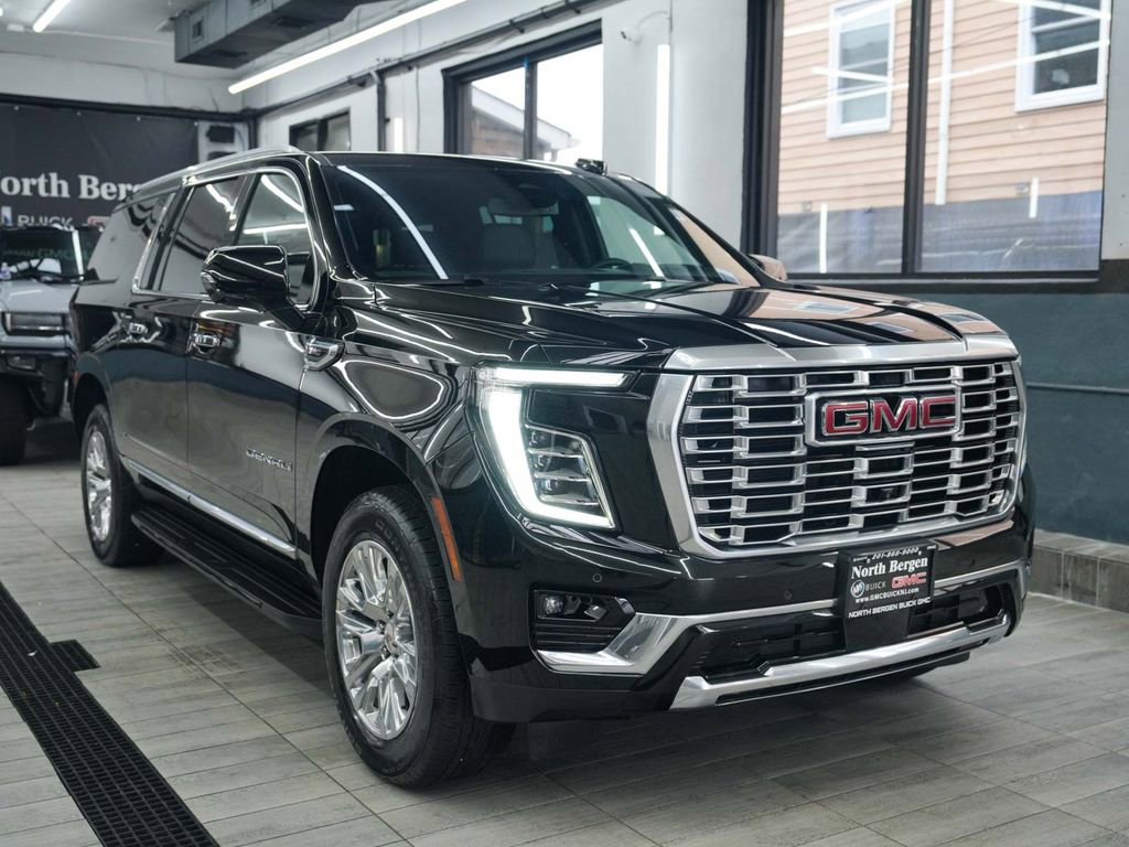 Used 2025 GMC Yukon XL Denali AWD/4WD image 3