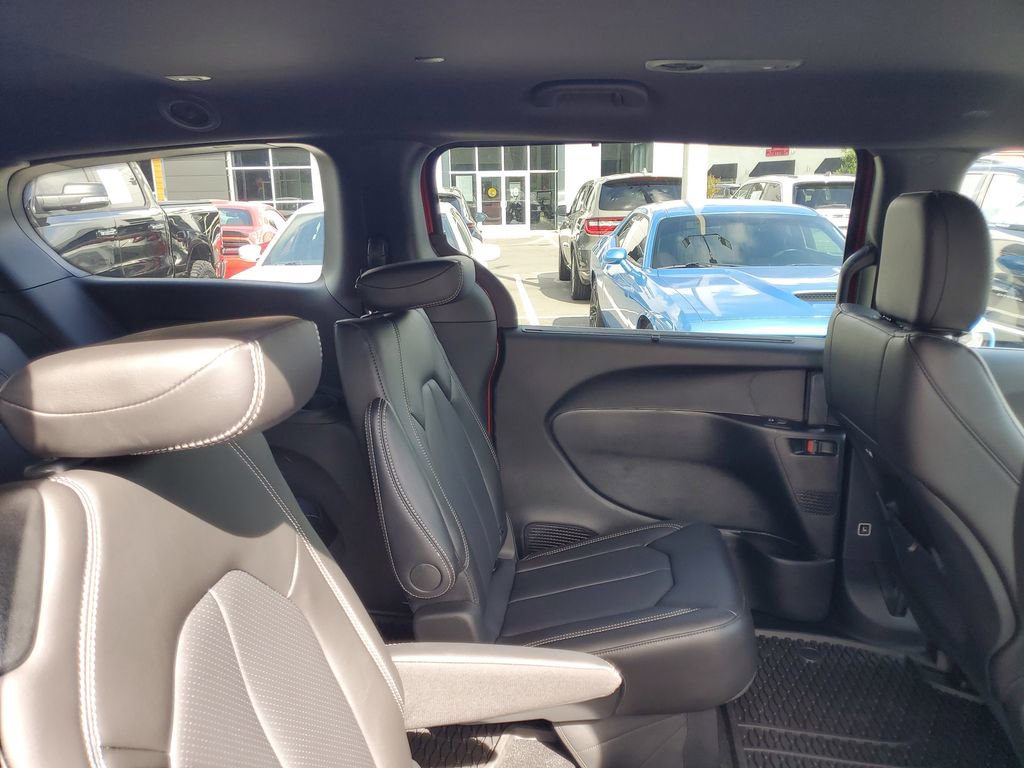 New 2025 Chrysler Pacifica Select FWD image 30