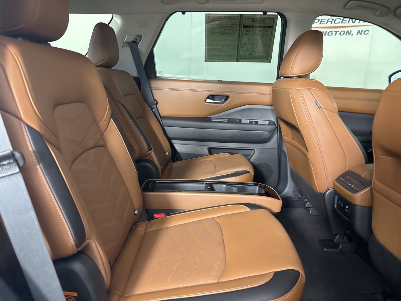 Used 2025 Nissan Pathfinder Platinum AWD/4WD image 30
