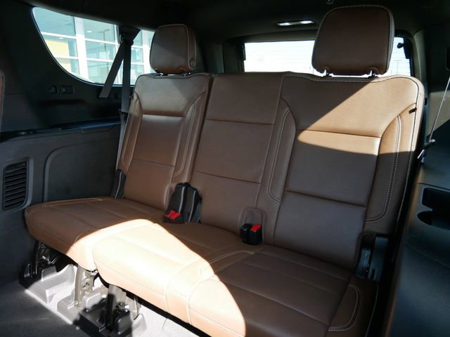 Used 2024 Chevrolet Suburban High Country AWD/4WD image 9