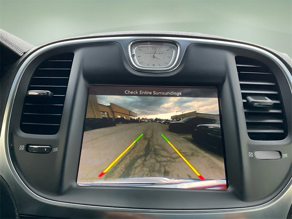 Used 2017 Chrysler 300 Limited image 22