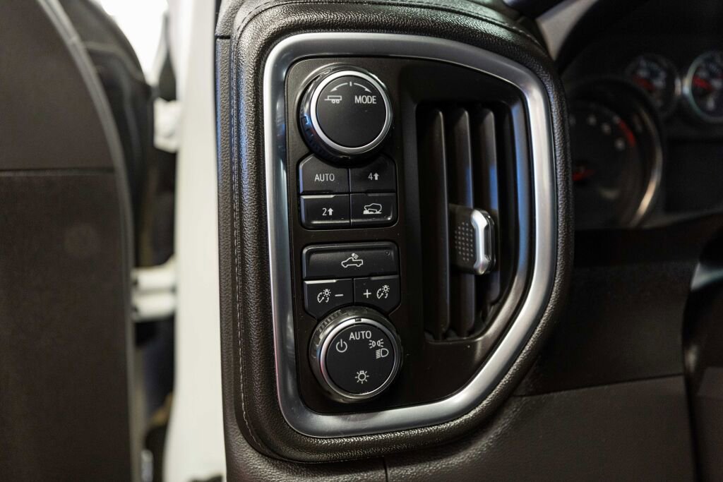 Used 2020 Chevrolet Silverado 1500 LT w/ All-Star Edition image 13