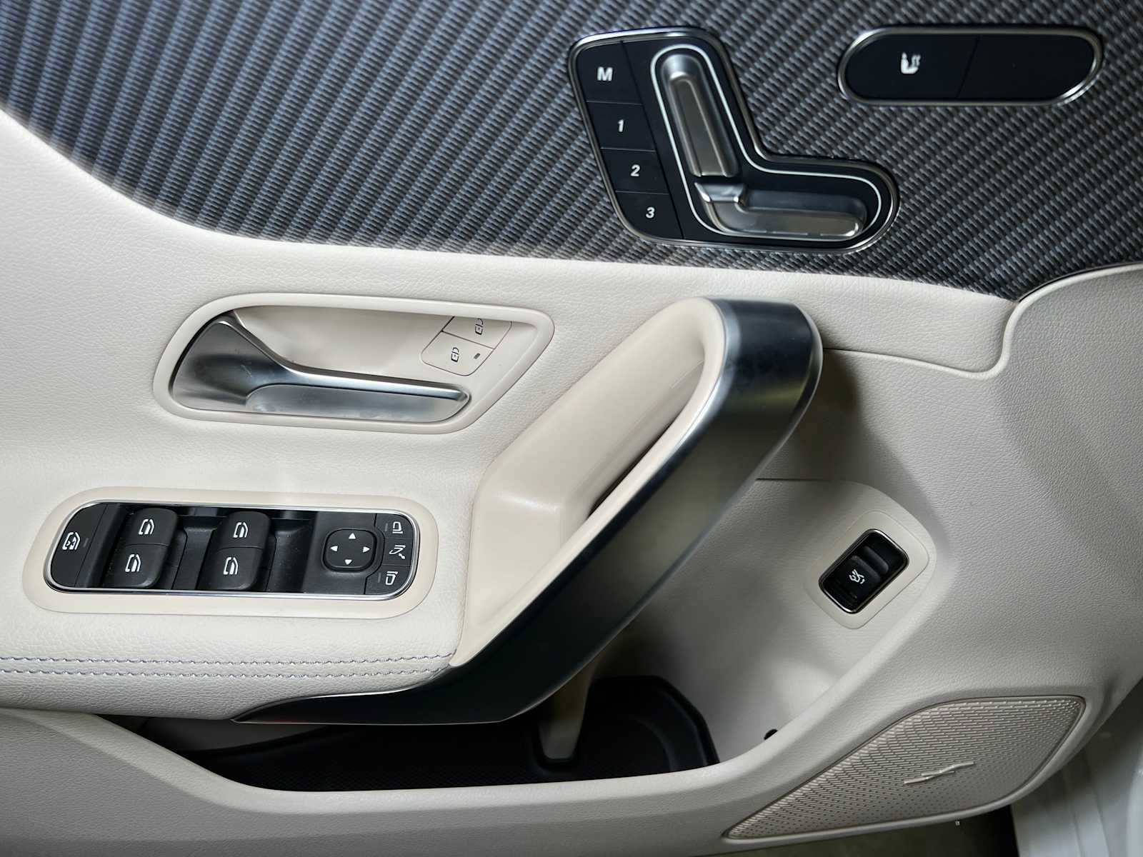 Certified 2025 Mercedes-Benz CLA 250 4MATIC image 21