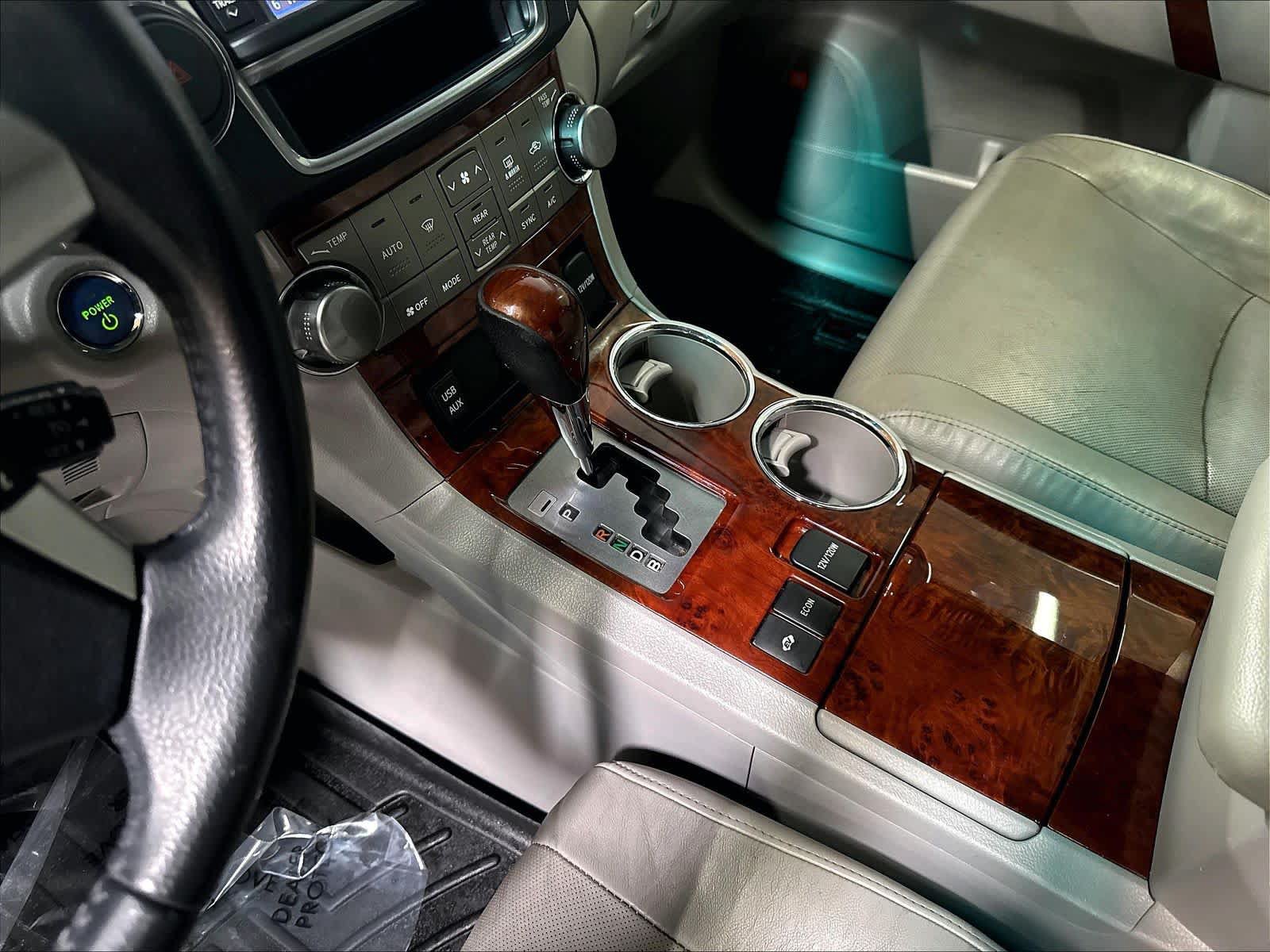 Used 2013 Toyota Highlander Limited AWD/4WD image 18