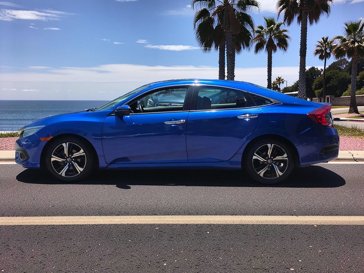 Used 2018 Honda Civic Touring image 9