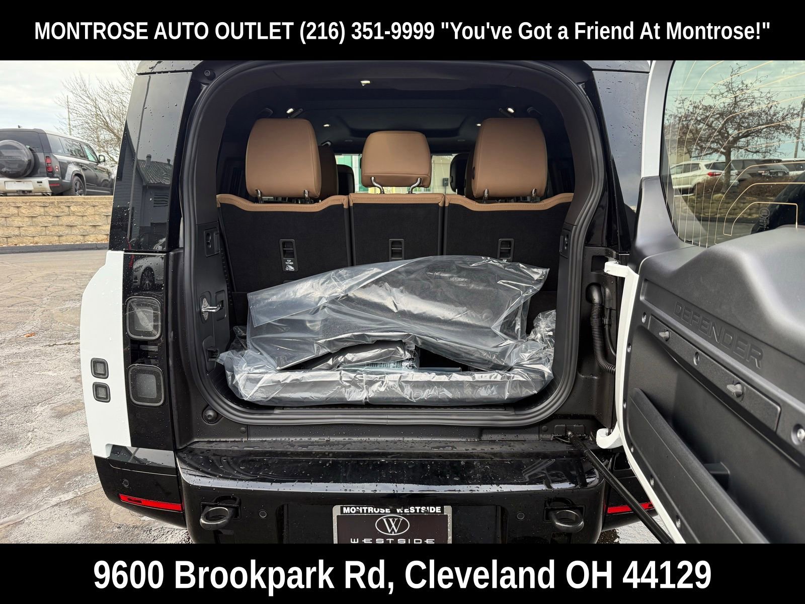 New 2026 Land Rover Defender 130 X-Dynamic SE image 41