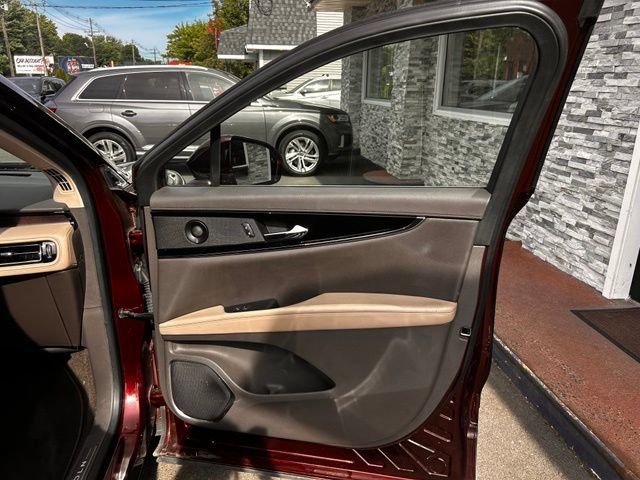 Used 2022 Lincoln Nautilus Reserve w/ Equipment Group 201A AWD/4WD image 11