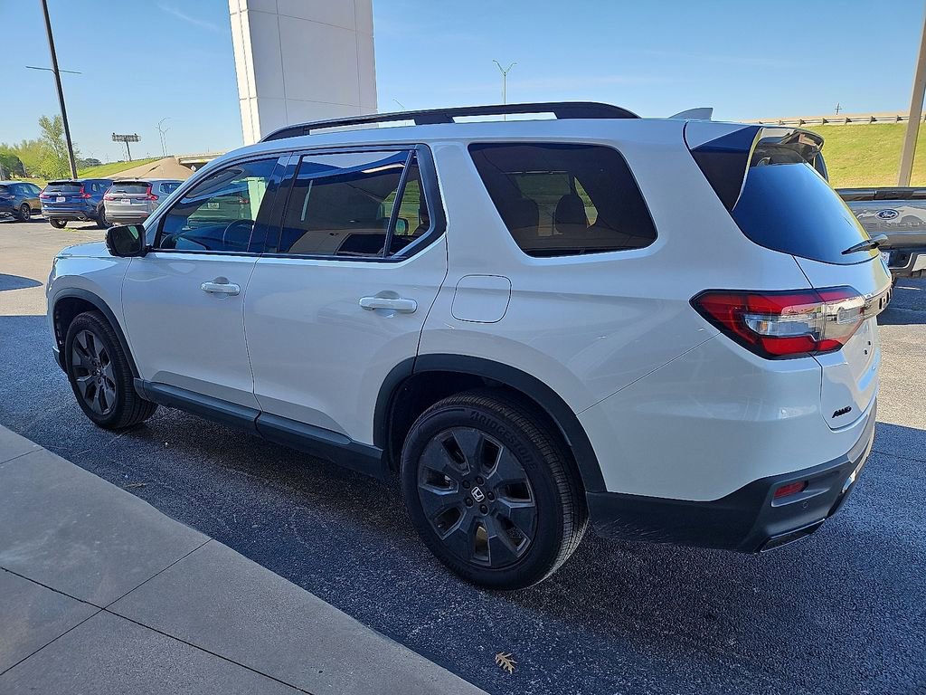 Used 2026 Honda Pilot Black Edition image 4