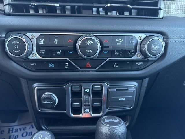 Used 2025 Jeep Wrangler Unlimited Sahara image 25