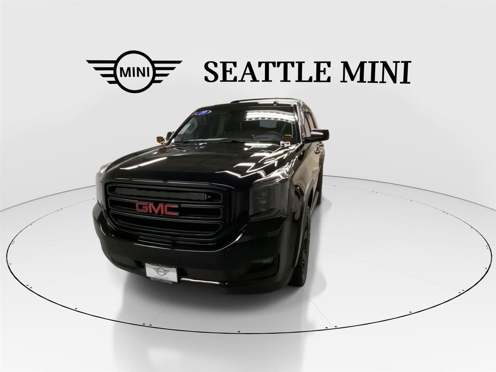 Used 2019 GMC Yukon SLT w/ Graphite Performance Edition image 4