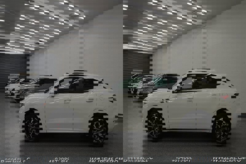 Used 2021 Maserati Levante image 3