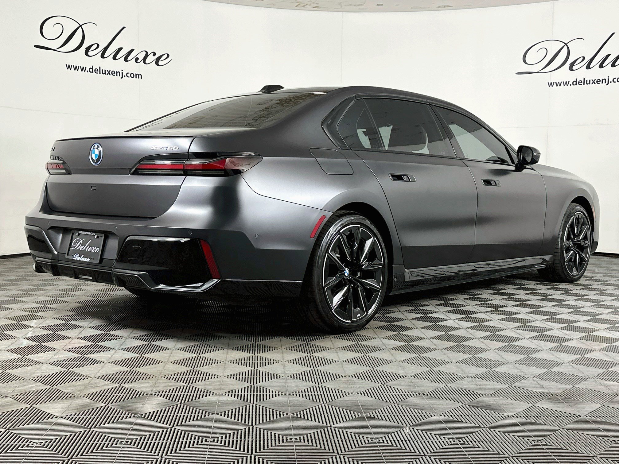 Used 2023 BMW i7 xDrive60 w/ Executive Package 2 AWD/4WD image 6