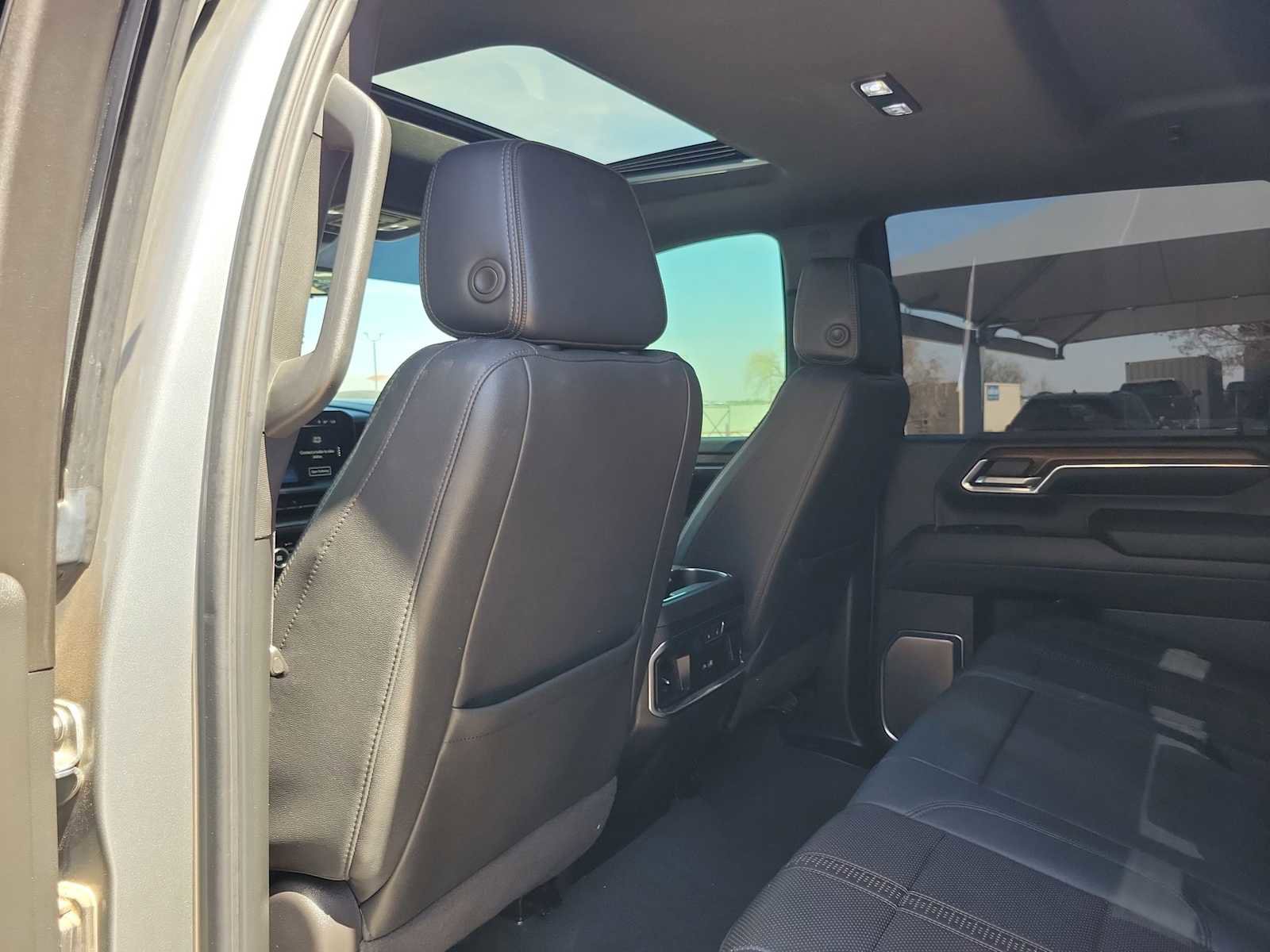 Used 2024 Chevrolet Silverado 3500 High Country w/ High Country Premium Package image 8