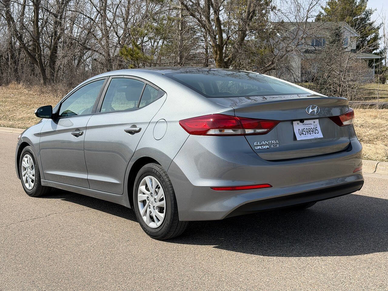 Used 2018 Hyundai Elantra SE image 3
