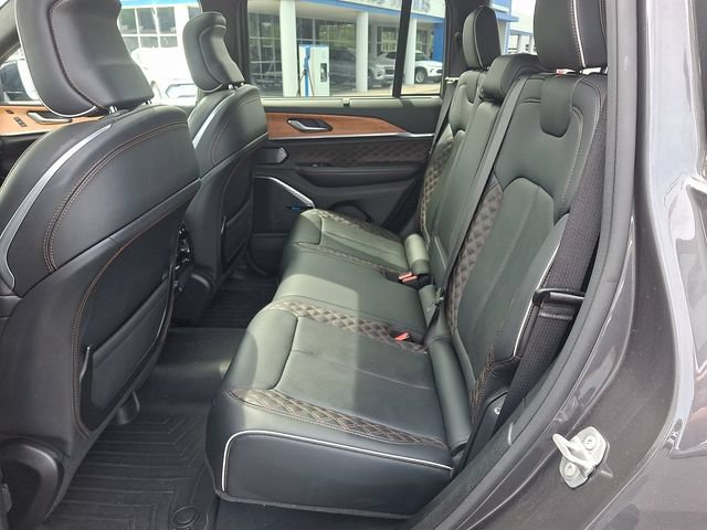 Used 2022 Jeep Grand Cherokee Summit AWD/4WD image 10