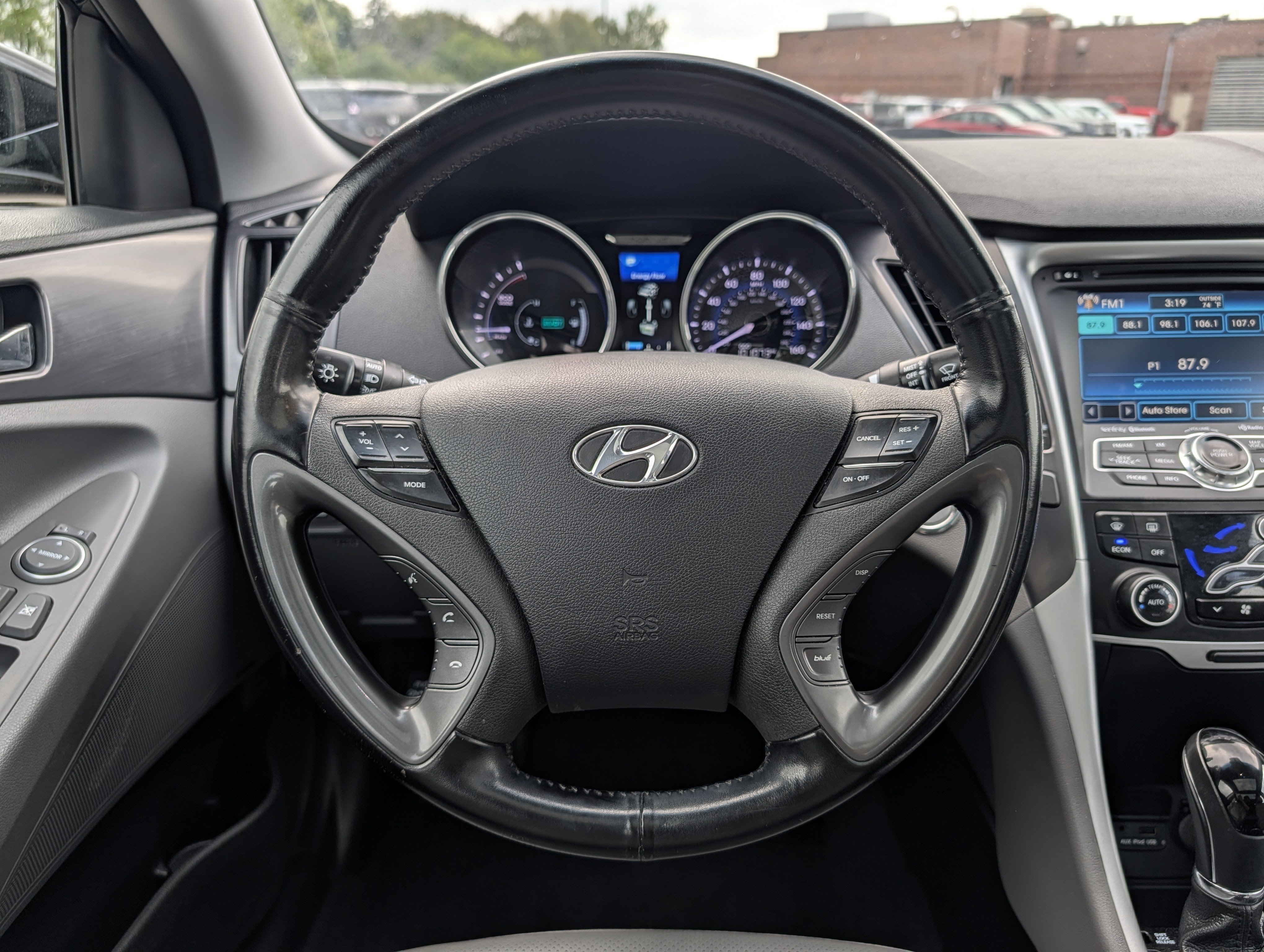 Used 2015 Hyundai Sonata Limited w/ Option Group 02 FWD image 25
