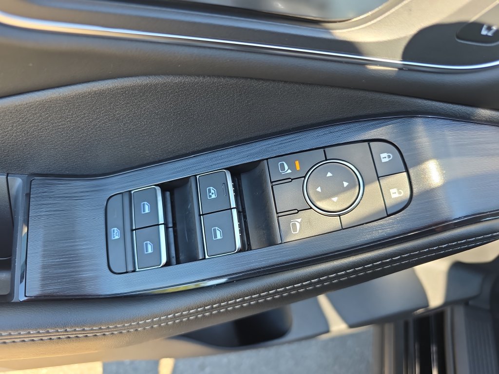 Used 2026 Nissan Rogue Platinum w/ Platinum Premium Package AWD/4WD image 19