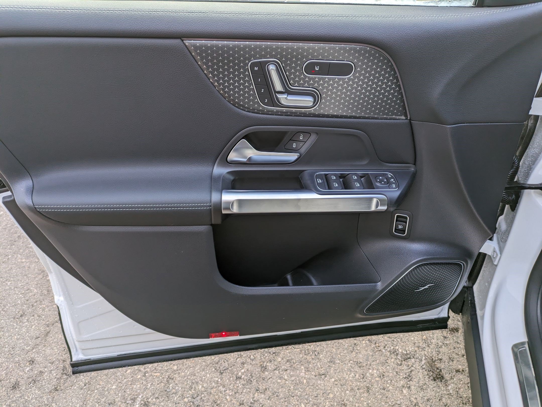 New 2025 Mercedes-Benz EQB 300 4MATIC image 10