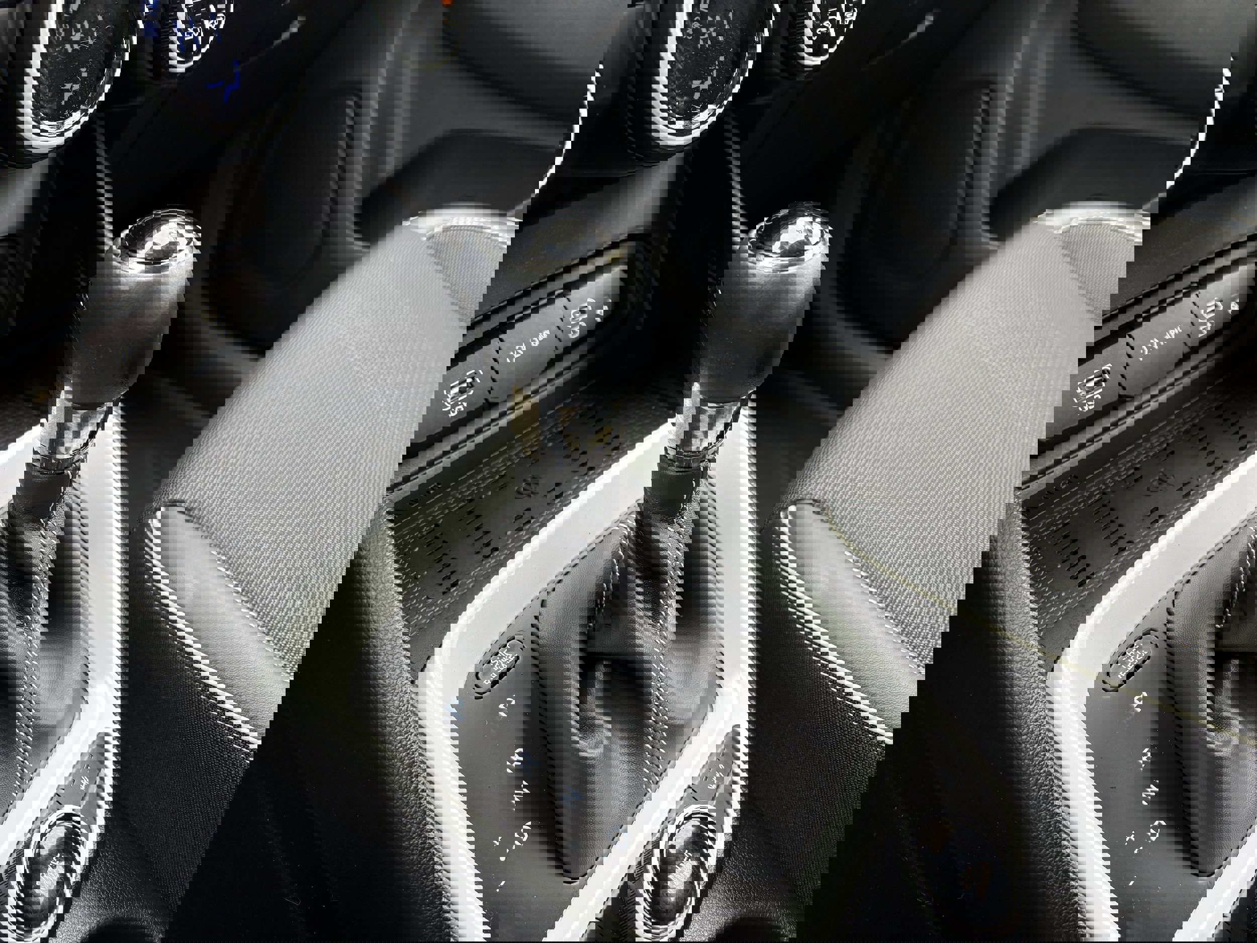 Used 2024 Hyundai Venue Limited image 21