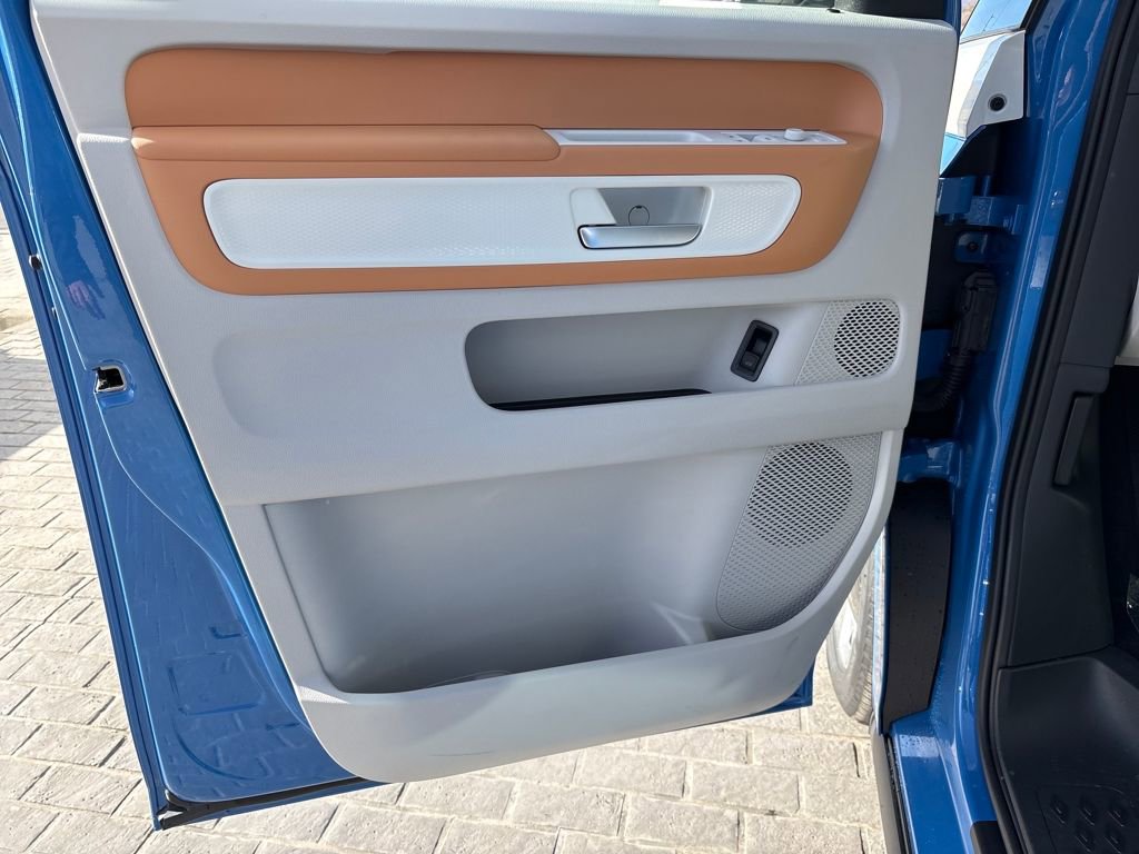 New 2025 Volkswagen ID. Buzz Pro S Plus image 10