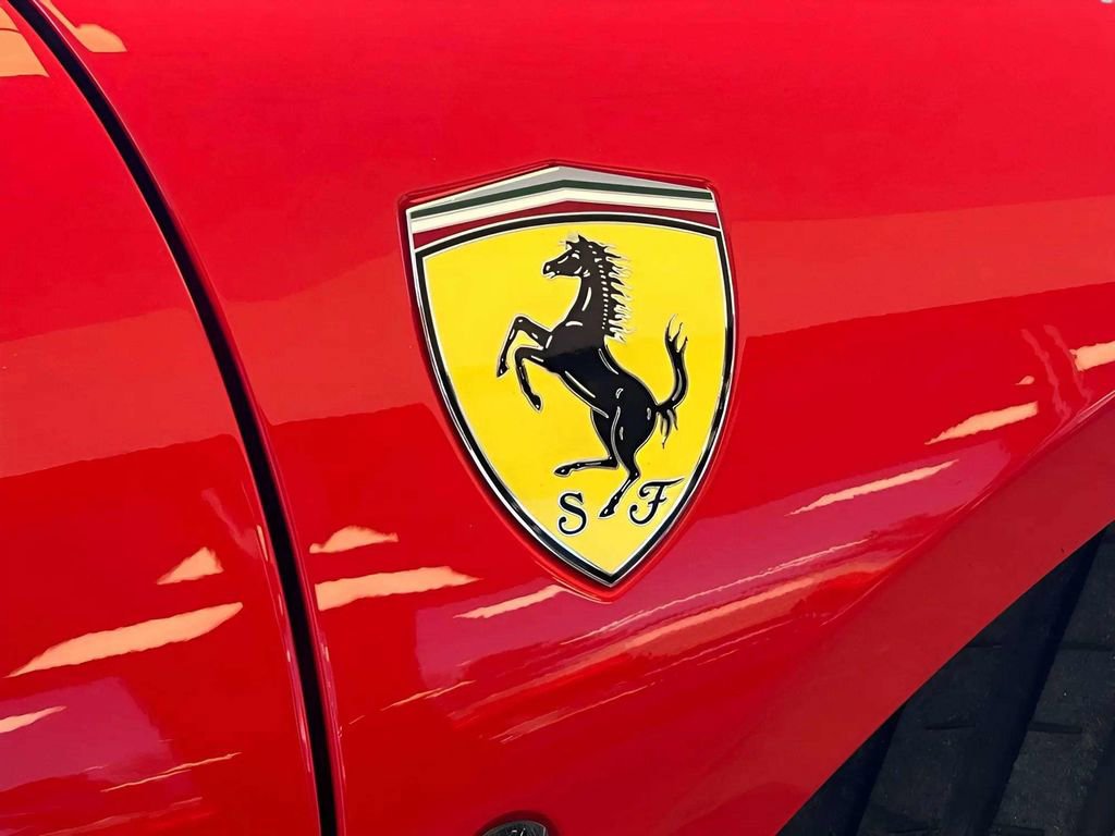 Used 2021 Ferrari F8 Tributo image 39