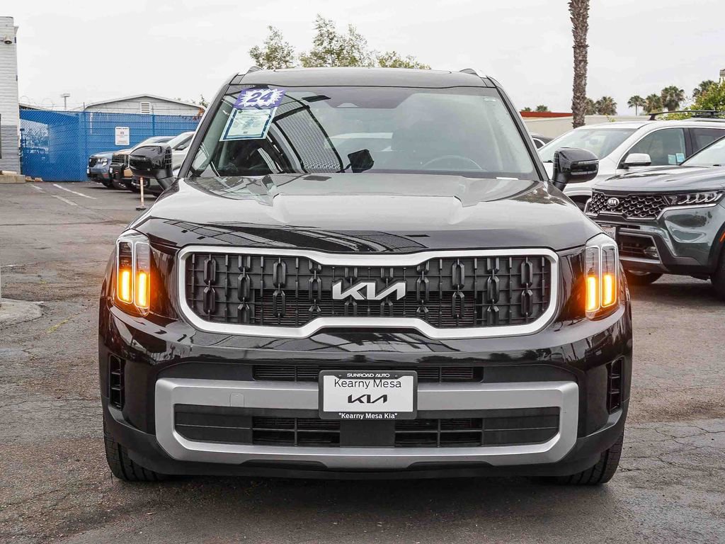 Used 2024 Kia Telluride EX w/ EX Captain's Chair Package FWD image 2